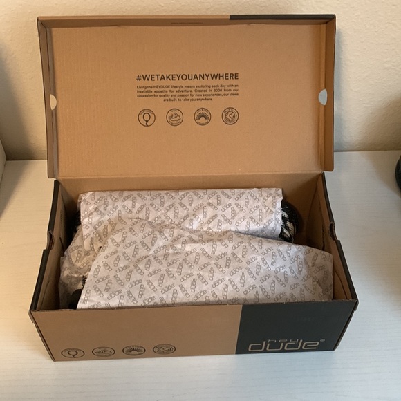 New in Box Hey Dude Wally Coast Grid Shoes - Picture 7 of 9